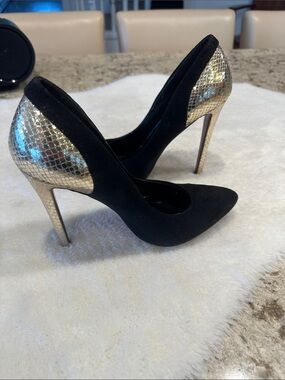 Miss smart gold/velvet style heels